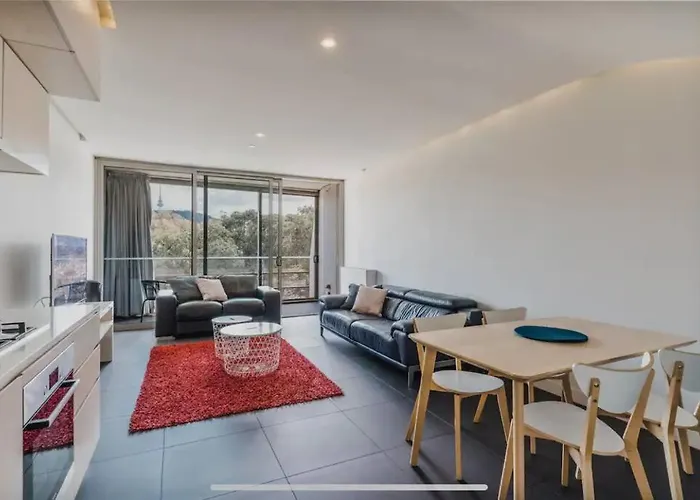 Apartment Nestled Between Lake Burley Griffin, City And Anu